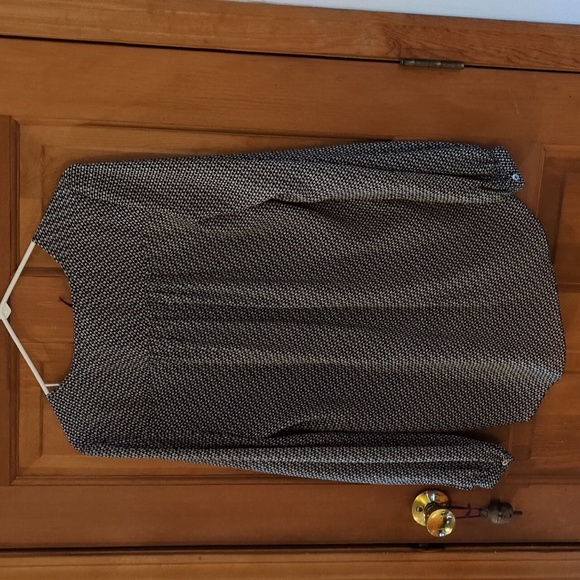 Max Studio Black and White Blouse Hi-Lo Lightweight Faux Wrap Blouse Size Small - Picture 8 of 9